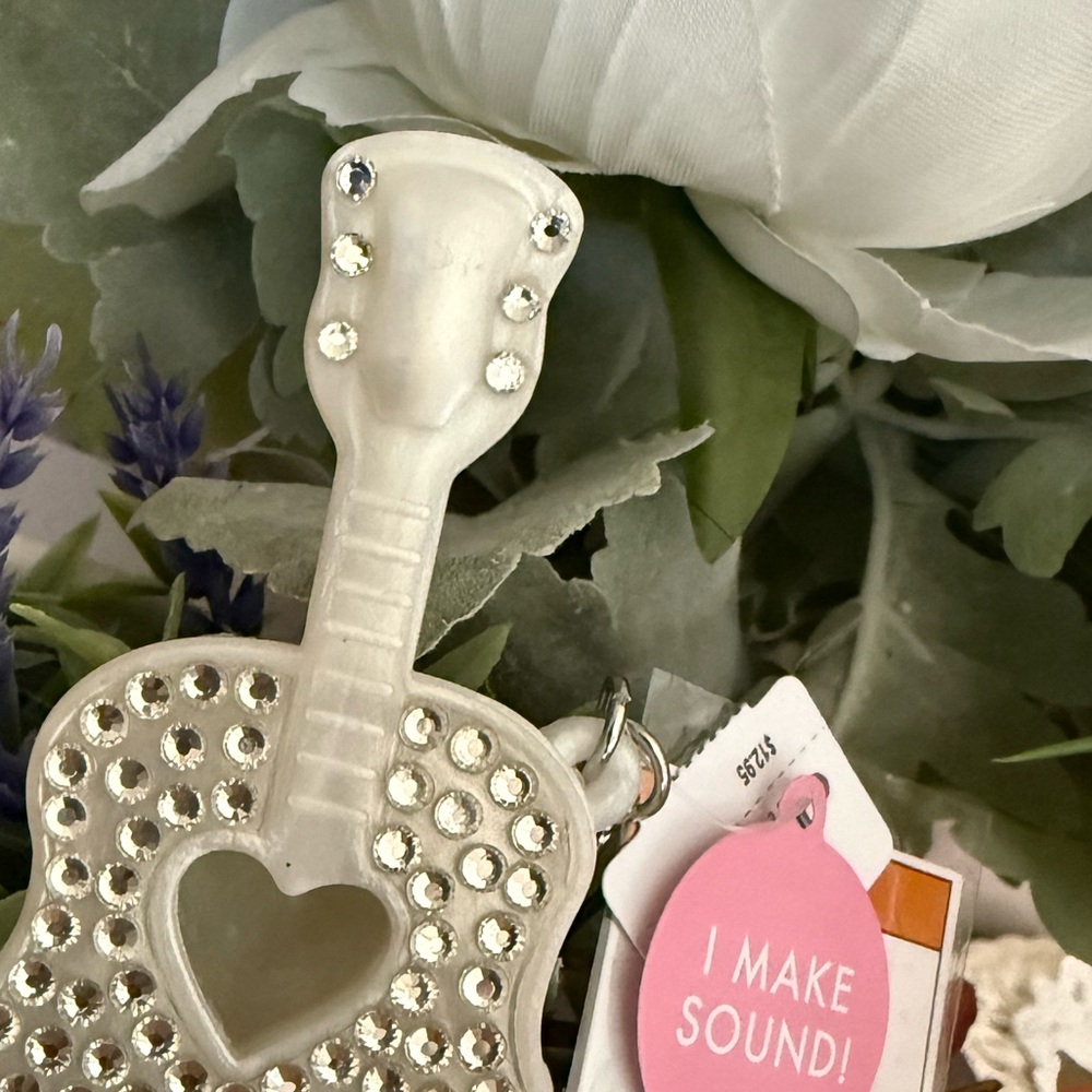 🆕🎸 BATH & BODY WORKS “BLING GUITAR” SOUND MAKING POCKETBAC HOLDER. BRAND NEW! - Picture 6 of 7